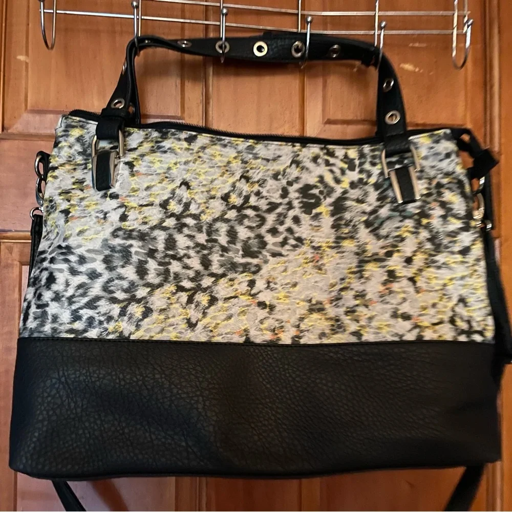 Jessica Simpson Tote/Shoulder Bag - Picture 2 of 5